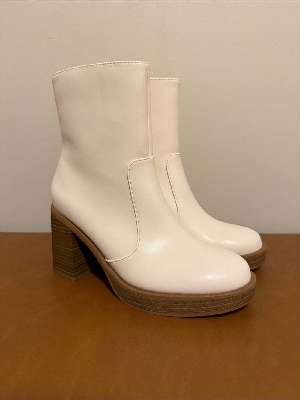 NWOT Universal Thread White Patent Leather Platform Booties